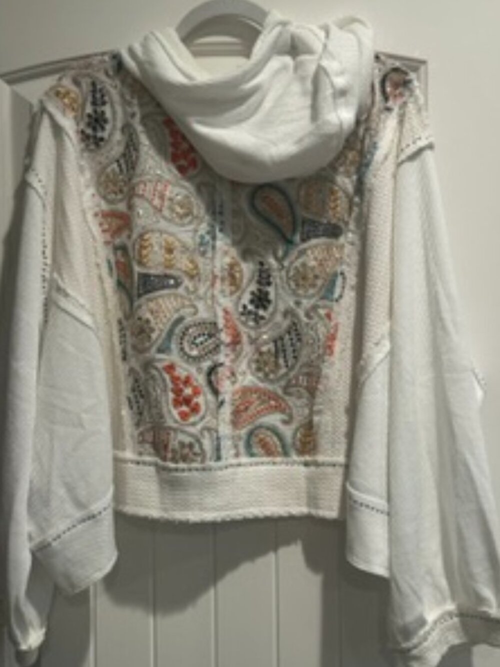 NWOT POL Cream Paisley Embroidered Accent Top size- MEDIUM - Picture 5 of 6
